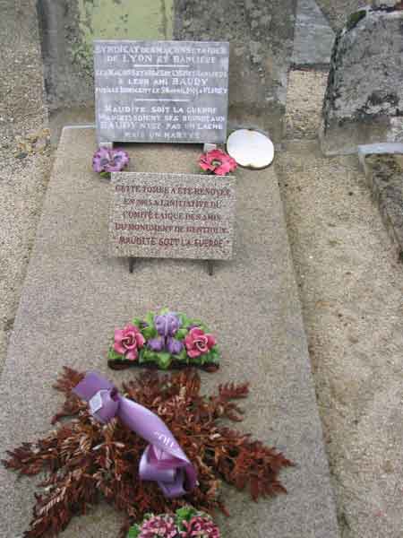 R0 La tombe de Félix Baudy à Royère de Vassivière en Creuse